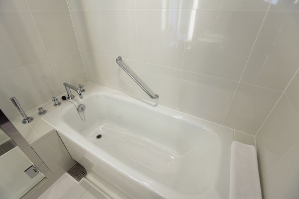 Cost of Bathtub Repair in Suffolk